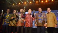 Selain PT Pupuk Kaltim, penghargaan juga diraih oleh PT Petrokimia Gresik yang diraih oleh Platinum Award, PT Pupuk Sriwidjaja Palembang yang meraih penghargaan Emas dan PT Pupuk Kujang yang meraih penghargaan Perak. Penghargaan diterima oleh Direktur Utama masing-masing Perusahaan di Hotel Intercontinental, Jakarta (22/11). Foto: dok. Pupuk Indonesia