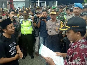 Caleg di Banyuwangi Ini Menangis Rumahnya Dieksekusi