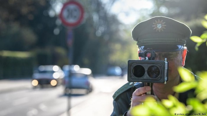 SIM Remaja Jerman Ini Dicabut Hanya 49 Menit Usai Lulus Ujian Mengemudi