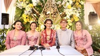 Paula Verhoeven saat menggelar acara midodareni di kediamannya di kawasan Bintaro, Tangerang pada Rabu (21/11) lalu. Pool/Ismail/detikFoto.