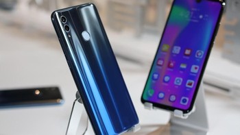Ponsel ini dilepas dengan harga mulai dari Rp 2,9 juta. Foto: Sina Mobile