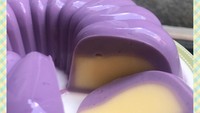 Coba tebak puding taro ini dipadu dengan apa? Ya, puding taro plus keju. Duh, jadi mau! Foto: Instagram luchuimut  
