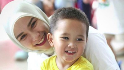 Lucunya Aksi Bhai Kaba Saat Belajar Menghafal Rukun Islam Lucunya Aksi Bhai Kaba Saat Belajar Menghafal Rukun Islam