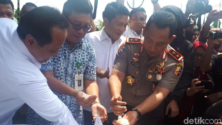 Satgas Pangan Gelar Operasi di Pasar Induk Cipinang Satgas Pangan Gelar Operasi di Pasar Induk Cipinang