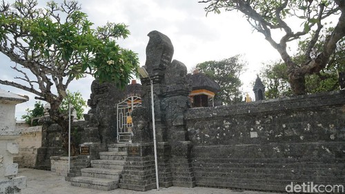 pura uluwatu dan tari kecak