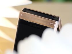 Penampilan Ponsel Lipat Samsung Seharga Rp 40 Juta