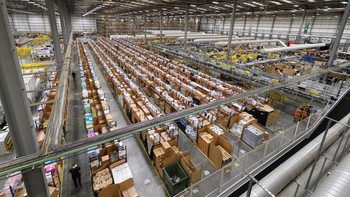 Selain di Amerika Serikat, Black Friday juga jadi ajang pesta diskon besar di Inggris. Foto: Getty Images