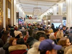 Orang Amerika Tumpah Ruah Berburu Diskonan Black Friday