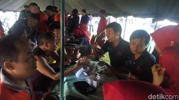 Pemeriksaan HIV dan AIDS bersama Dinas Kesehatan Ponorogo. Foto: Charolin Pebrianti Pemeriksaan HIV dan AIDS bersama Dinas Kesehatan Ponorogo. Foto: Charolin Pebrianti