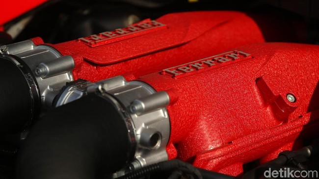 Merasakan di Balik Kemudi Ferrari yang Cocok Digunakan Sehari-hari Merasakan di Balik Kemudi Ferrari yang Cocok Digunakan Sehari-hari