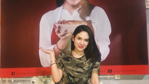 Steffi Zamora, Aktris Plus Penjual Seblak Cantik yang Doyan Kulineran