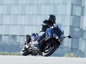 Intip Kecenya Skuter Bongsor Yamaha XMAX Lagi Yuk..
