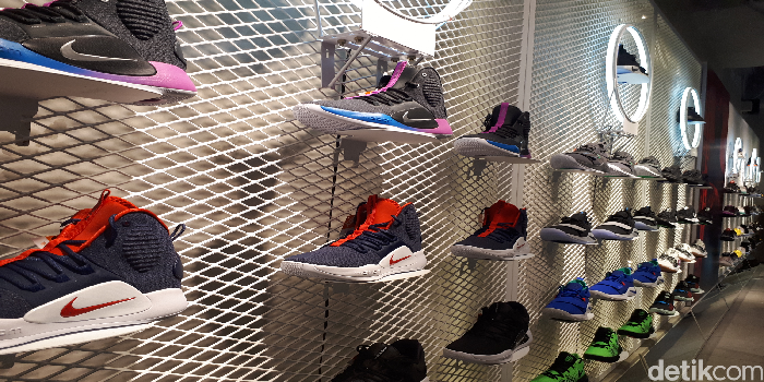 Buka di Senayan City, Hoops Hadirkan Sneakers Nike Air Jordan 8 South Beach