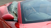 Menjadi pengemudi FerrariPortofino sungguh nyaman. Terlebih kabinnya yang cukup kedap untuk mobil sport. Suara garang hanya samar-samar terdengar di dalamnya, semakin menambah kenyamanan.