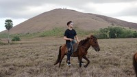 Tak hanya wisata pantai, traveler juga bisa wisata gunung dan padang rumput. Menjajal naik kuda di padang rumputnya (My Trip My Adventure)