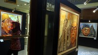 Pelukis Nabila Dewi Gayatri menghadirkan sosok Gus Dur dengan berbagai tokoh dan ragam dimensi, melalui gelar pameran tunggal bertajuk Sang Maha Guru.