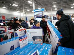 Orang Amerika Tumpah Ruah Berburu Diskonan Black Friday