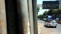 Namun videotron itu justru dicorat-coret oleh orang tak bertanggung jawab.