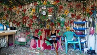 Penggunaan plastik dalam kehidupan sehari-hari membuat limbah plastik menjadi problem tersendiri di dunia. Terlebih dengan sifatnya yang sulit diurai, limbah plastik semakin meningkat tiap tahunnya. Namun, Maria Bersabe Ponce memiliki cara sendiri dan unik untuk mendaur ulang sampah.