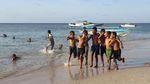 Foto: Main ke Pantai & Naik Gunung di Maluku