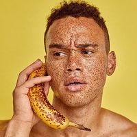 Penuh Bercak, Pria Ini Samakan Kulitnya dengan Kulit Pisang