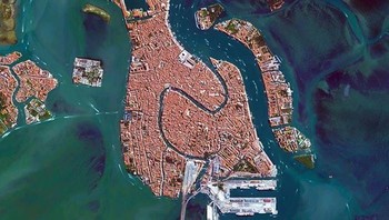 Potret satelit kota Venice di Italia. Istimewa/Boredpanda.