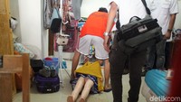 Untuk memastikan Ciktuti Iin Puspita meninggal, pelaku mencoba menjerat leher korban menggunakan tali sweater.