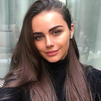 Wanita berambut cokelat ini ikut berkolaborasi pada proyek World Swimsuit, yang bertujuan untuk memotret model seksi dalam balutan baju renang untuk berbagai destinasi eksotik di dunia. Xenia yang jadi model resmi proyek tersebut pun bekerja sama dengan beberapa model lainnya dari Rusia, Brazil, Afrika Selatan dan negara lainnya. Foto: Instagram @xeniadeli