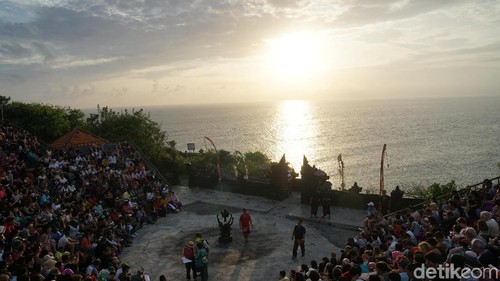 pura uluwatu dan tari kecak