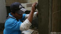 Sejumlah strategi yang dilakukan dalam mencapai target sejuta rumah di antaranya pembangunan fisik perumahan dari pemerintah, pembangunan perumahan oleh pengembang dengan subsidi, dan pembangunan perumahan oleh pengembang yang tak disubsidi.
