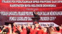 Hasto juga menyampaikan perintah tertulis dari Ketum PDIP Megawati Soekarnoputri untuk para kader. 