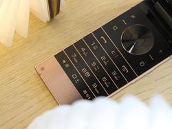 Penampilan Ponsel Lipat Samsung Seharga Rp 40 Juta