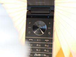 Penampilan Ponsel Lipat Samsung Seharga Rp 40 Juta