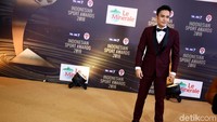 Dari sejumlah artis, nampak ada Randy Pangalila.