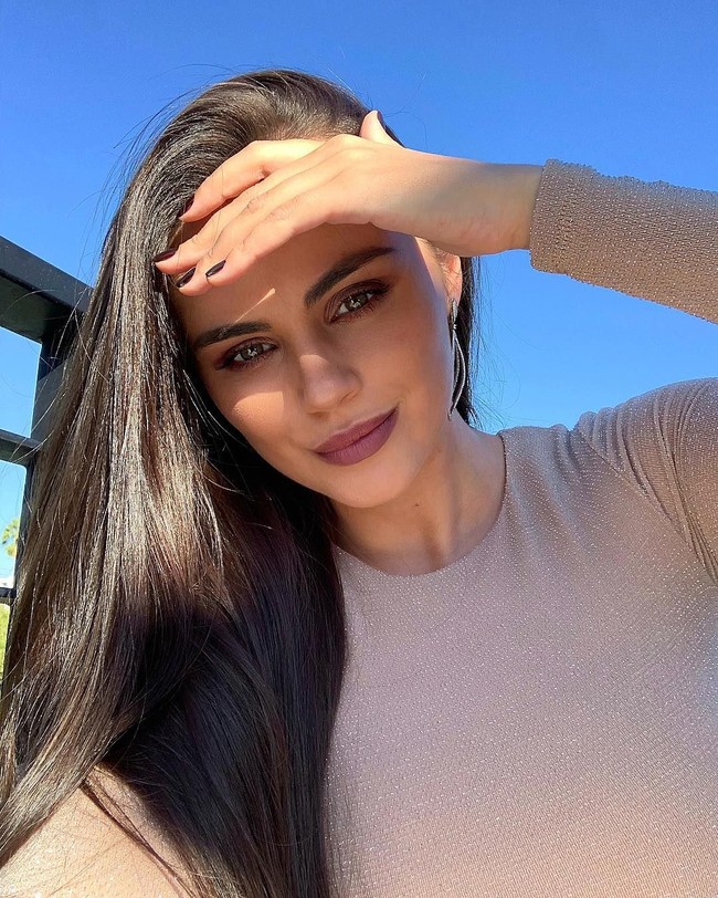 Pesona model asal Moldova ini juga tampil menghiasai beberapa sampul majalah mode. Xenia pernah jadi model majalah Elle, FMD Magazine, dan Sport Illustrated of South Africa Foto: Instagram @xeniadeli