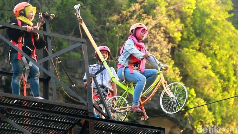 Wahana permainan baru di Rammang-Rammang (Bakrie/detikTravel) Wahana permainan baru di Rammang-Rammang (Bakrie/detikTravel)