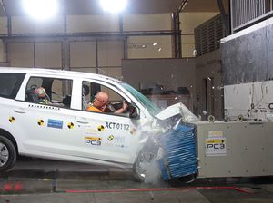 Uji Tabrak Wuling Confero, SUV Proton, dan Pikap Tata