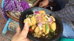 Sore Ini Enaknya Ngemil Tahu Gejrot Khas Cirebon yang Pedas Mantap!