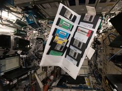 Gadget dan Teknologi Jadul yang Bikin Bingung Generasi Muda