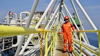 Menteri Energi dan Sumber Daya Mineral (ESDM) Ignasius Jonan melakukan kunjungan kerja di Blok Offshore North West Java (ONWJ), Bravo Flow Station. Kunjungan ini dilakukan pada Jumat, (23/11/2018). Istimewa/Dok. Kementerian ESDM.