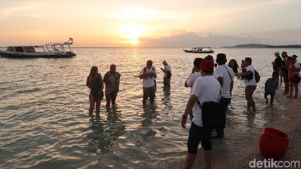Foto: Sunset Cantik di Gili Air Pasca Gempa