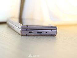 Penampilan Ponsel Lipat Samsung Seharga Rp 40 Juta