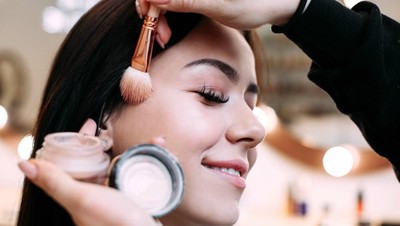 Foto Transformasi Satpam Wanita Usai Di-makeover Jadi Cantik, Bikin Takjub