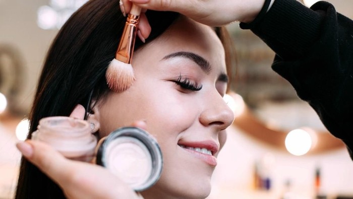 Tips Pakai Blush On Untuk Pipi Tembem Dari Makeup Artist