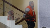 Dalam pemeriksaan tersebut, KPK menduga ada sejumlah penanggalan mundur terkait rekomendasi pembangunan Meikarta yang diberikan sebelum Izin Mendirikan Bangunan (IMB) terbit. Namun, Neneng menyangkal dan mengaku tidak mengetahui tentang penanggalan mundur atau backdate tersebut.