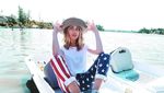 Foto: Liburan Aktris Kocak Tapi Cantik, Arielle Vandenberg