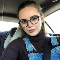 Model berusia 29 tahun ini pun tak pernah mencoba menyembunyikan perbedaan usia antara dirinya dan suaminya, meskipun tak sedikit netizen yang mengkritiknya. Foto: Instagram @xeniadeli