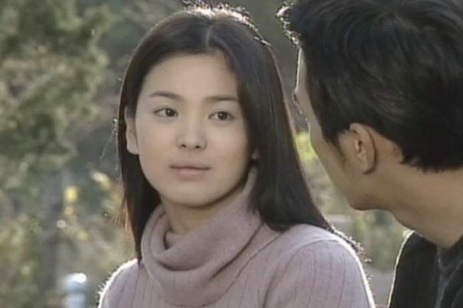 Di tahun 2000, Song Hye Kyo tampil di drama Autumn in My Heart. Drama yang menyayat hati tersebut sukses membesarkan namanya.  Foto: istimewa
