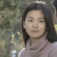 Di tahun 2000, Song Hye Kyo tampil di drama Autumn in My Heart. Drama yang menyayat hati tersebut sukses membesarkan namanya.  Foto: istimewa