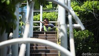 Perbaikan JPO ini untuk memberikan kenyamakan para penyeberang jalan.
